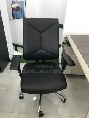 Quality Executive Adjustable Swivel Leather Office Chair.