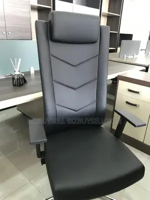 Quality Executive Adjustable Swivel Leather Office Chair.