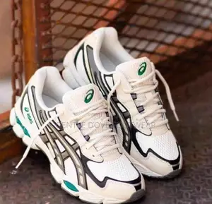 Asics Sneakers