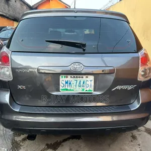Toyota Matrix XR Hatchback FWD (1.8L 4cyl 4A) 2008 Gray