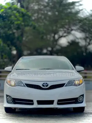 Toyota Camry SE V6 4dr Sedan (3.5L 6cyl 6A) 2012 White