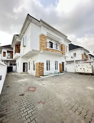 4bdrm Duplex in A Well Secured, Lekki Phase 2 for sale