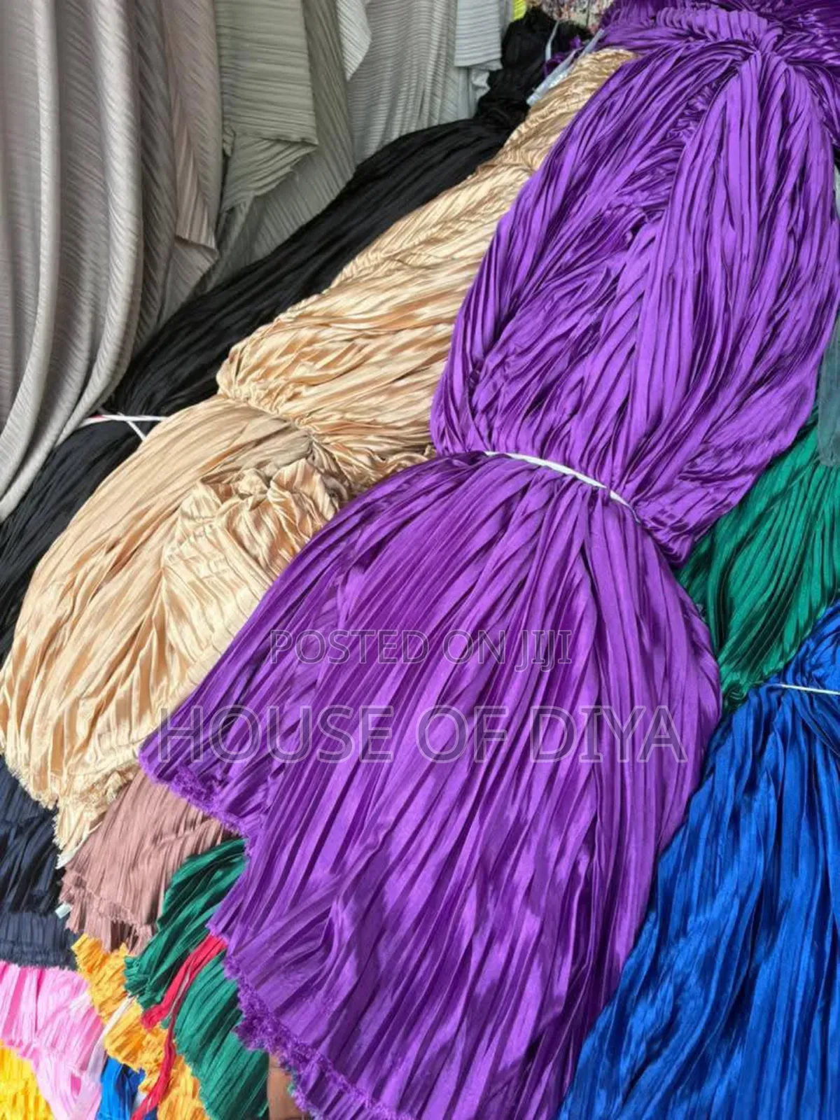 Bold Pleated Plain Sunray