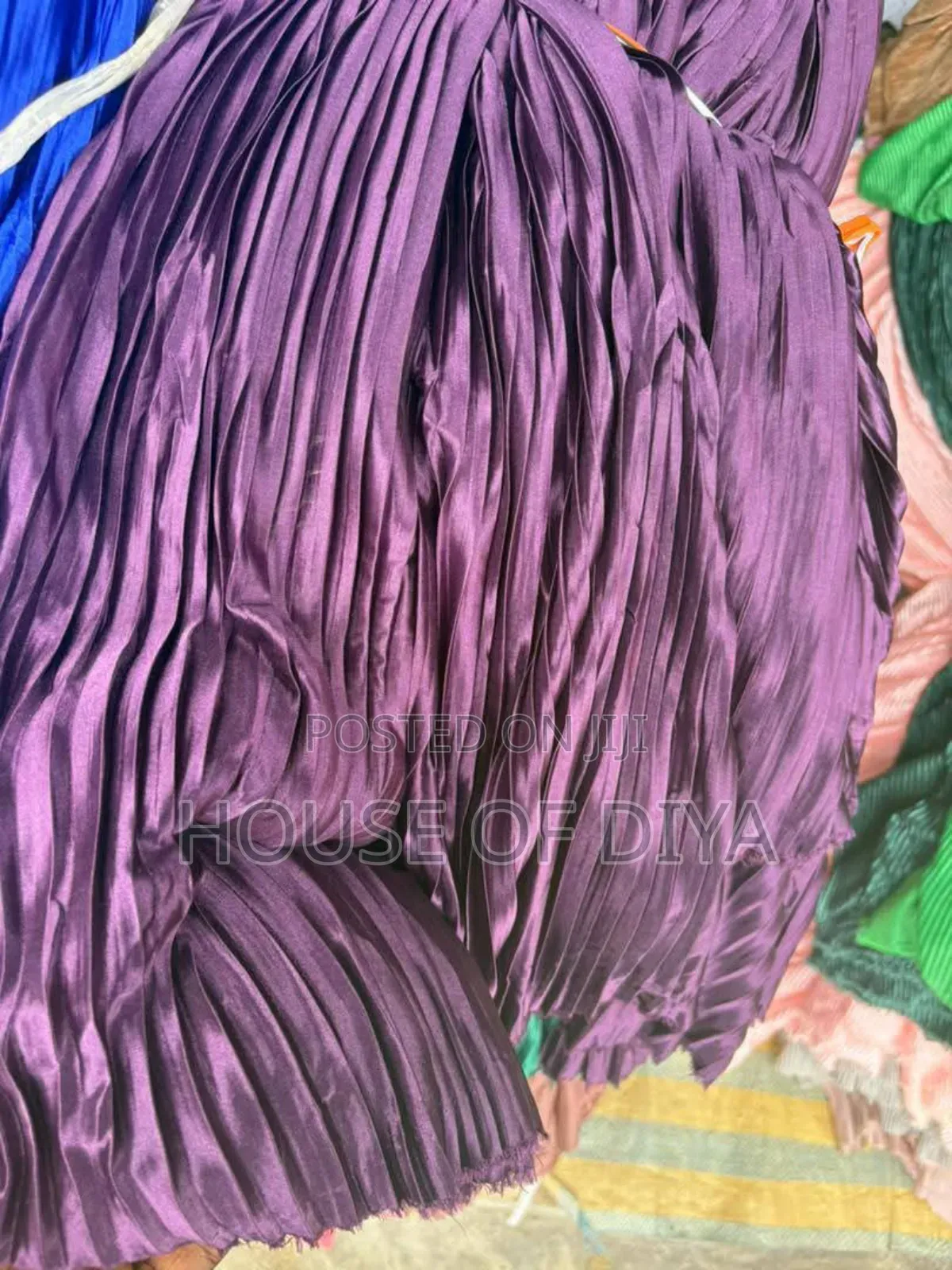 Bold Pleated Plain Sunray
