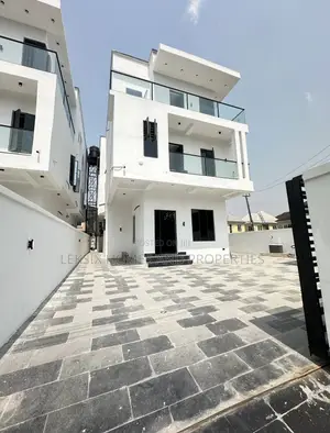 5bdrm Duplex in A Well Secured, Lekki Phase 2 for sale