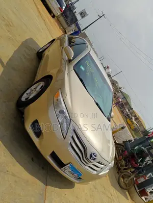 Toyota Camry LE 4dr Sedan (2.4L 4cyl 5A) 2009 Gold