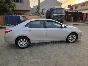 Toyota Corolla LE 4dr Sedan (1.8L 4cyl CVT) 2016 Silver