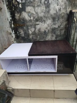 Elegant Centre Table – (Neatly Used) 