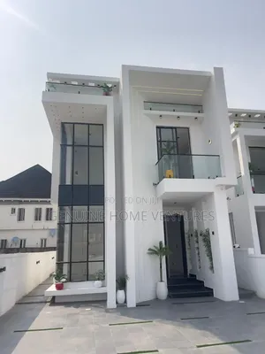 5bdrm Duplex in Chevron for sale