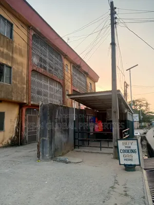 3bdrm Block of Flats in Warri for sale