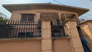 ₦10m Potential 18-Rooms Self Contained Hostel Trekable to Unibadan