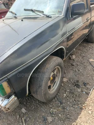 Nissan Pick-Up 1990 Black