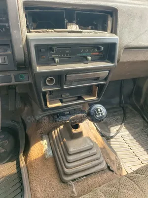 Nissan Pick-Up 1990 Black