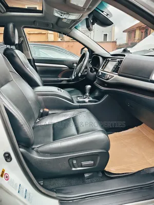 Toyota Highlander XLE 4x4 V6 (3.5L 6cyl 8A) 2018 White