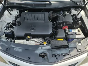 Toyota Camry XLE V6 4dr Sedan (3.5L 6cyl 6A) 2013 White