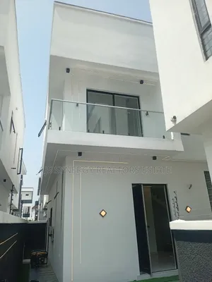 4bdrm Duplex in Chevron for sale