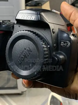 Nikon D40 DSLR Photo Camera With 18-55mm Lens