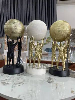Atlas Unity Sucess Figurine Black, Gold , Milky White