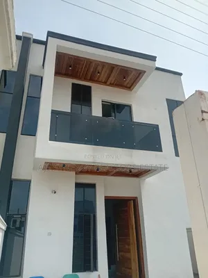 4bdrm Duplex in Chevron for sale