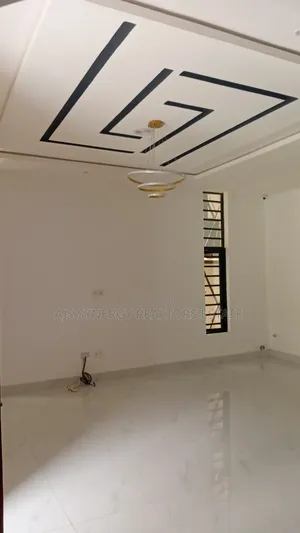 4bdrm Duplex in Chevron for sale
