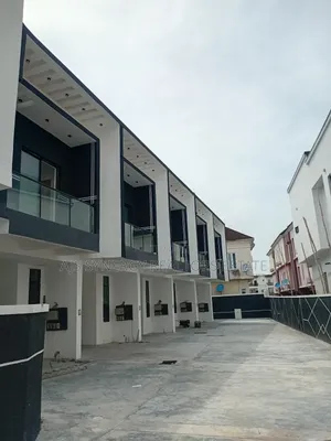 4bdrm Duplex in Chevron for sale