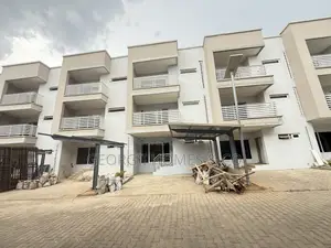 4bdrm Townhouse / Terrace in Utako for rent