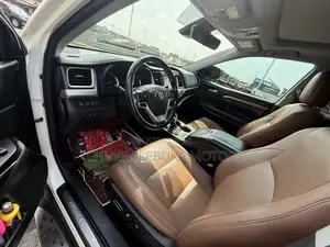 Toyota Highlander Limited 2019 White