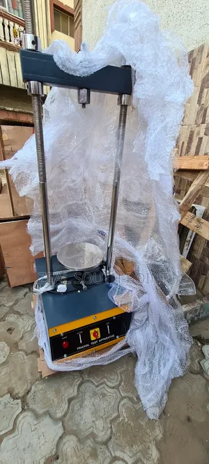 Traxial Test Apparatus