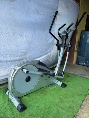 Commercial Eliptical Trainer