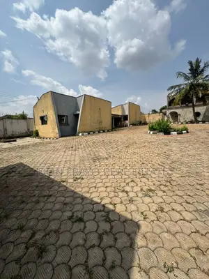 11bdrm Duplex in Onireke Gra for sale