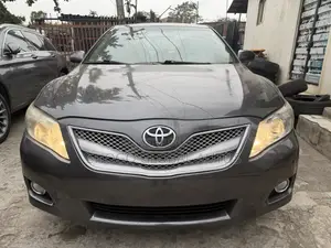 Toyota Camry LE V6 4dr Sedan (3.5L 6cyl 6AM) 2010 Gray