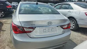 Hyundai Sonata Limited Sedan FWD (2.4L 4cyl 6A) 2012 Silver
