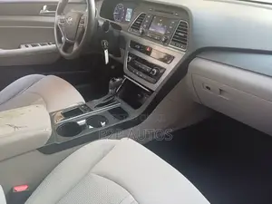 Hyundai Sonata SE 4dr Sedan (2.4L 4cyl 6A) 2015 Silver