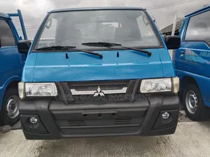 Mitsubishi Delica 2014 Blue
