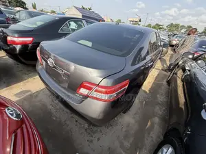 Toyota Camry XLE 4dr Sedan (2.5L 4cyl 6AM) 2010 Gray