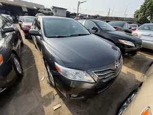 Toyota Camry XLE 4dr Sedan (2.5L 4cyl 6AM) 2010 Gray