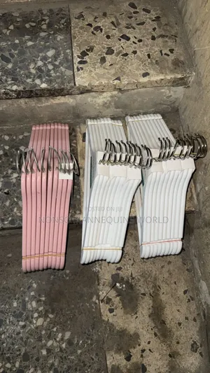 Plastic Packs Of 10 Pieces Clothing Hangers