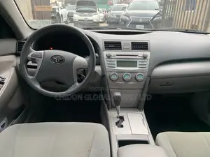 Toyota Camry LE 4dr Sedan (2.4L 4cyl 5A) 2009 Gray