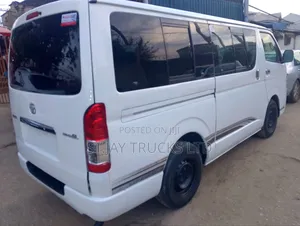 Toyota HiAce 2014 White