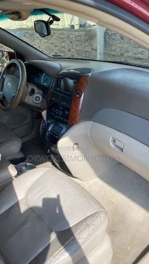 Toyota Sienna 2007 Red