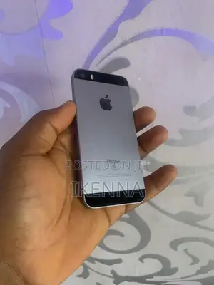 Apple iPhone SE 32 GB Silver