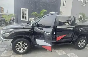Toyota Hilux Revo Double Cab Petrol 2.7 AWD 2021 Black