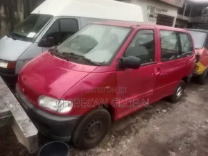 Nissan Vanette 2004 Red
