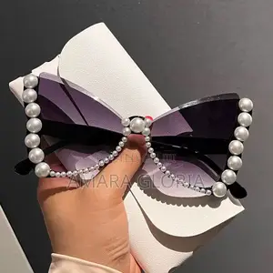 Butterfly Frame Sunglasses for Women, Concave Shape, Fashion Wear.