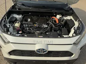 Toyota RAV4 Limited 2021 White