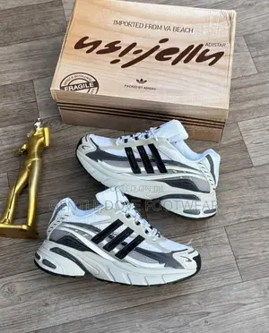 Adidas Sneakers