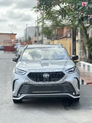 Toyota Highlander XSE 2021 Silver