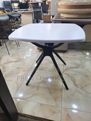Restaurants Table Available