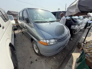 Toyota HiAce 2002 Blue