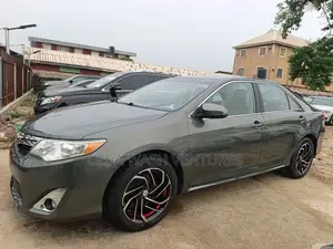 Toyota Camry SE 4dr Sedan (2.5L 4cyl 6A) 2013 Gray